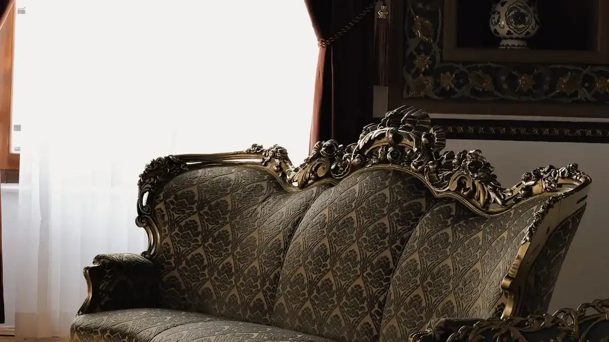 Italian divan sofa features