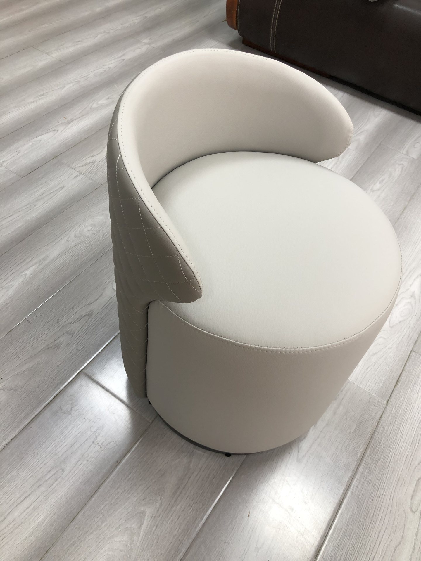 Dubai hotel vanity stool custom leather color