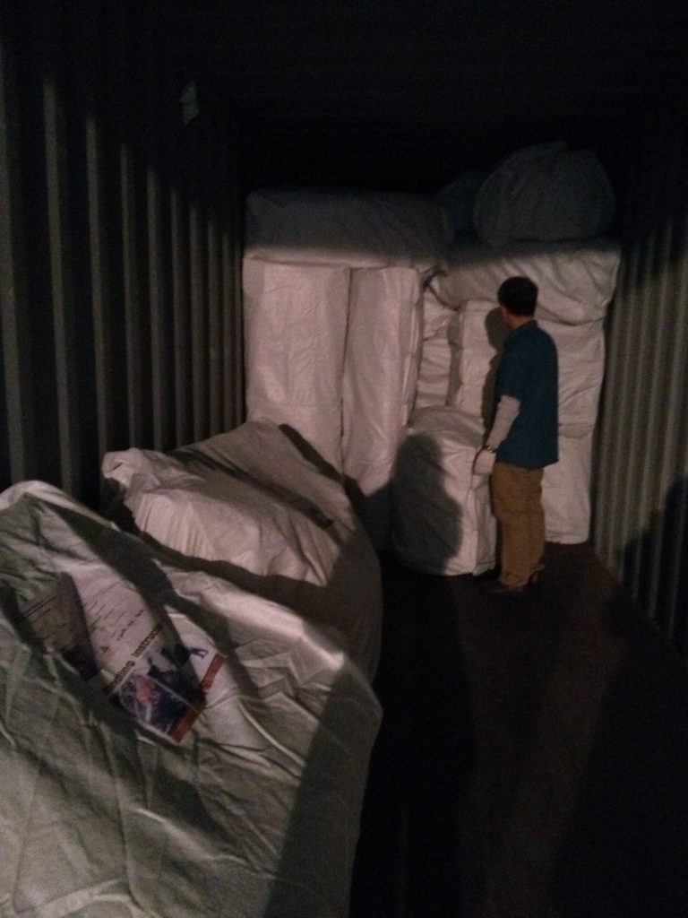  hotel furniture during container loading